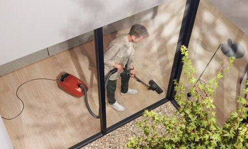 <h2>MIELE GUARD M1 ΗΛΕΚΤΡΙΚΗ ΣΚΟΥΠΑ 890W ΜΕ ΣΑΚΟΥΛΑ 4.5LT ΚΟΚΚΙΝΗ</h2>
Ανακάλυψε τη <strong>Miele Guard M1</strong>