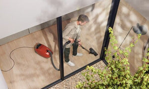 <h2>MIELE GUARD M1 ΗΛΕΚΤΡΙΚΗ ΣΚΟΥΠΑ 890W ΜΕ ΣΑΚΟΥΛΑ 4.5LT ΚΟΚΚΙΝΗ</h2>
Ανακάλυψε τη <strong>Miele Guard M1</strong>