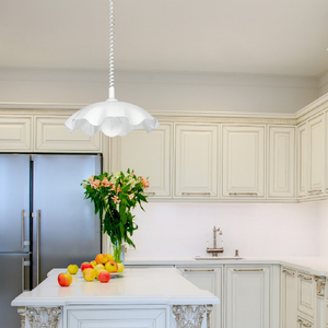 <h2>RABALUX SMERLATO PENDANT LAMP</h2>
<h2>Μενταγιόν</h2>
Ένα καλά επιλεγμένο μενταγιόν μπορεί να είναι το κόσμημα όχι μόνο του σαλονιού αλλά και της τραπεζαρίας ή της κουζίνας. Ανάλογα με το μήκος της σταγόνας
