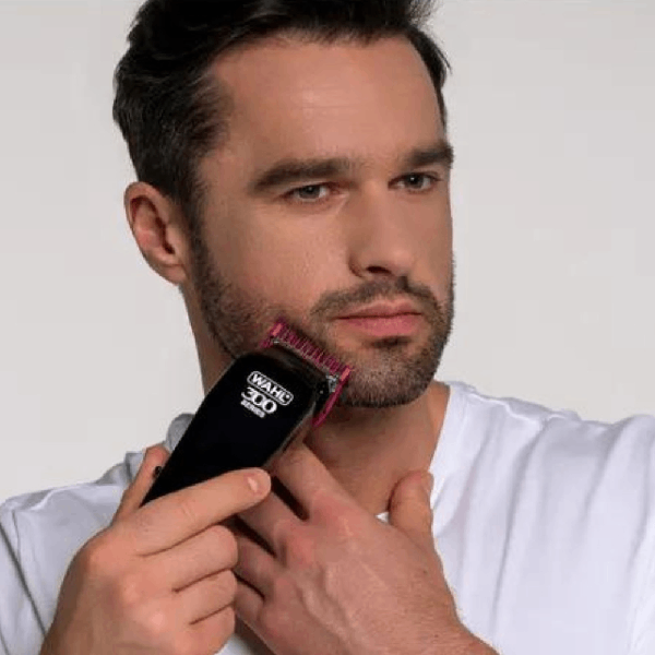 <h2>WAHL PROFESSIONAL HOME PRO 300LIMITED EDITION 100747 ΕΠΑΓΓΕΛΜΑΤΙΚΗ ΕΠΑΝΑΦΟΡΤΙΖΟΜΕΝΗ ΚΟΥΡΕΥΤΙΚΗ ΜΗΧΑΝΗ ΜΑΥΡΗ</h2>
<section class="one-column">
<h2>Χαρακτηριστικά</h2>
<div class="body-text">
<ul>
 	<li>Τύπος: Κουρευτική Μηχανή</li>
 	<li>Τροφοδοσία Ρεύματος: Μπαταρία</li>
 	<li>Επαγγελματική</li>
 	<li>Περιοχή Χρήσης: Μαλλιά/Γένια/Σώμα</li>
 	<li>Υλικ